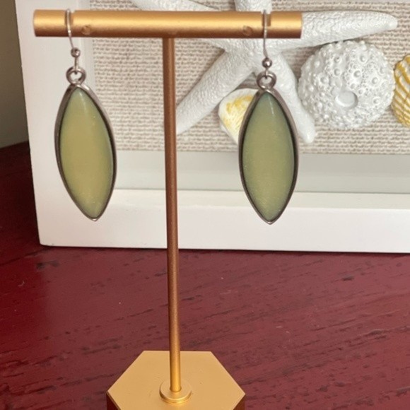 VTG Fashion Jewelry Green Dangle Earrings   # 232 - Picture 2 of 5